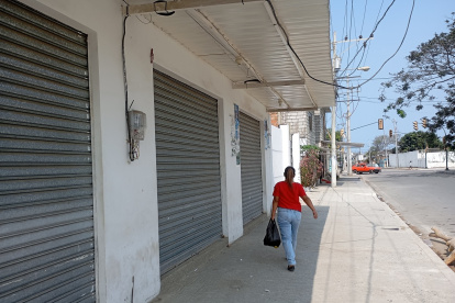 Comerciantes no abrieron sus negocios en Playas debido al apagón registrado la mañana de este sábado 7 de septiembre.