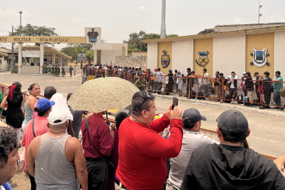 Llamado. Los inscritos para el acuartelamiento llegaron a las 04:00.