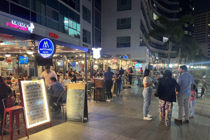 Promociones. Los locales que están ubicados en el cerro Santa Ana ofrecen promociones a sus clientes.