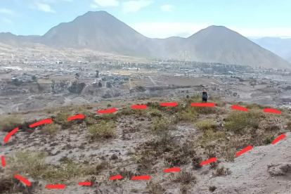 Uno de los discos líticos habría sido parcialmente afectado por la construcción de un paso carrozable.