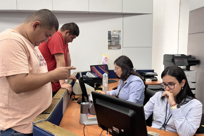 Acreditaciones. Muchos contribuyentes aún esperan que el SRI realice las devoluciones de sus impuestos retenidos en sus cuentas bancarias.