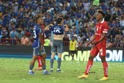 Los jugadores de Emelec no encontraron la forma de derrotar el arco de Técnico Universitario y además carecieron de efectividad en la definición por penales.