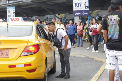 El paro de transportistas en Guayaquil afecta, entre otros, a los estudiantes.