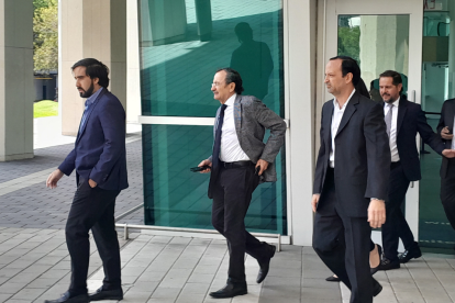 Carlos Pólit, familiares y abogados en una foto de archivo.