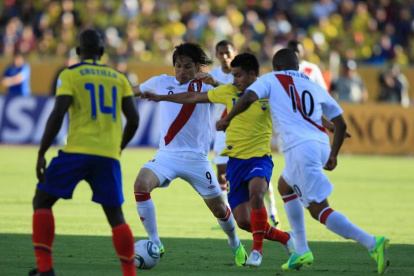 Ecuador venció 2-0 a Perú en las eliminatorias sudamericanas para el Mundial de Brail 2014