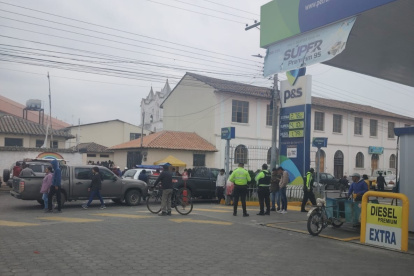 La Policía estuvo vigilante de lo que sucedía en Saquisilí.