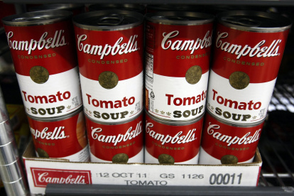 Marca. Un grupo de latas de la sopa Campbell.
