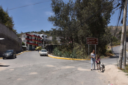 Los moradores de la calle Gaspar de Carvajal, en la entrada a la comuna Leopoldo Chávez, aseguran que los trabajos se hacen a medias.