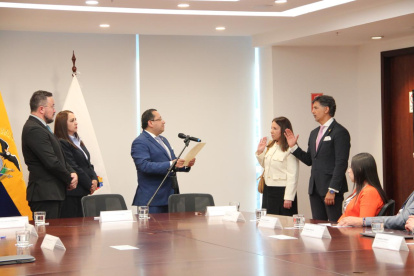 El contralor general del Estado y presidente de la Función de Transparencia, Mauricio Torres, posesionó a los nuevos miembros.