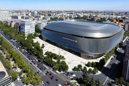 El estadio Santiago Bernabeu, además por su belleza, fue reconocido por el tejido cultural y económico de Madrid.