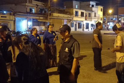 La Fundación Voz de Jehová entrega alimentos y vestimentas a jóvenes consumidores