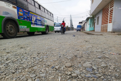Solicitud. La ciudadanía exige a la Alcaldía a que  trabaje de manera activa en el mantenimiento asfáltico del barrio La Tola.