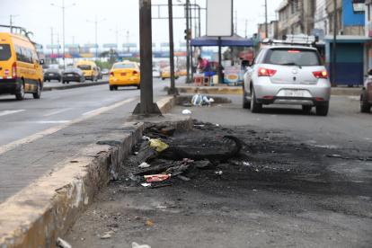 Investigan incendio provocado a camioneta de la Comisión de Tránsito del Ecuador en Durán.