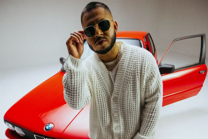 El rapero hondureño Cruzito, que formará parte del festival Romantic Style 2: Reggaeton Lovers, estrenó el 11 de septiembre de 2024 su más reciente tema: "Brindo".