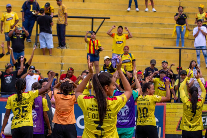 Barcelona juega la final de ida en el estadio Monumental.