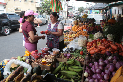 Plaza. El tomate es uno de los alimentos agrícolas que se han encarecido. Según los productores, por la falta de agua.