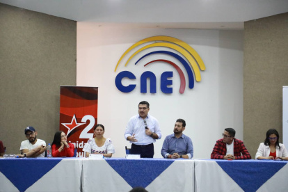 Unidad Popular entregó los formularios de la inscripción de su candidatura en el CNE.