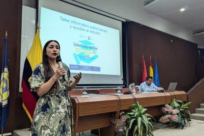 El Consulado de Ecuador en Madrid brindó un taller informativo para los ecuatorianos residentes en España.