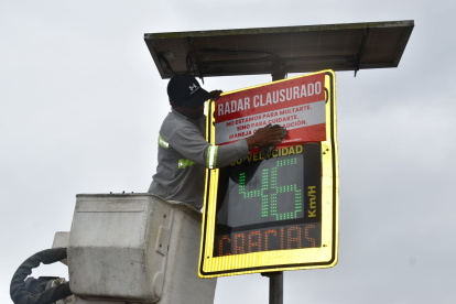 Se están colocando sellos de clausura en los fotorradares inhabilitados.