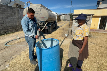 En La Merced, el agua potable fue entregada en tanqueros, tras la suspensión del servicio.