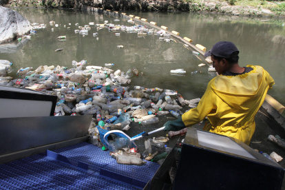 Cyan. Con este sistema se recolectan y apilan los residuos en una celda, que luego se clasifican y gestionan.