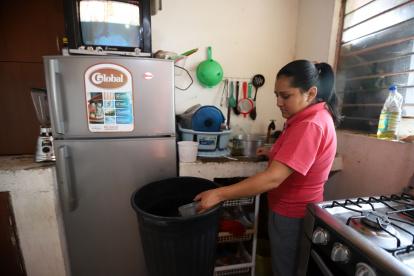 Pobladores de la Tola Chica 3 instalaron cisternas, donde almacenan agua para cocinar y asearse.