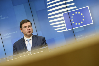 Bruselas (Bélgica), 08/09/2014.- El vicepresidente de la Comisión Europea, Valdis Dombrovskis, habla durante una rueda de prensa tras una reunión de ministros de Finanzas de la UE en Bruselas, Bélgica, el 16 de febrero de 2021. (Bélgica, Bruselas) EFE / EPA / JOHANNA GERON / PISCINA /





Brussels (Belgium), 08/09/2014.- European Commission Vice President Valdis Dombrovskis speaks during a news conference following a EU finance ministers meeting in Brussels, Belgium, 16 February 2021. (Bélgica, Bruselas) EFE/EPA/JOHANNA GERON / POOL