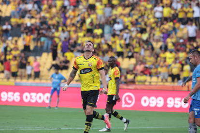 Octavio Rivero celebró el primer tanto frente a Macará en el Monumental