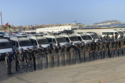El blindaje policial a ambos lados de la frontera de Ceuta, Marruecos