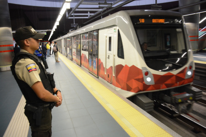 El tren del Metro marchaba entre las estaciones Iñaquito y La Carolina cuando fue vandalizado.