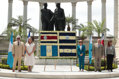 Rafael Florido, Cristina de Bitar, Esmeralda de Parodi, Juan Doumet y Griselda Cortés.