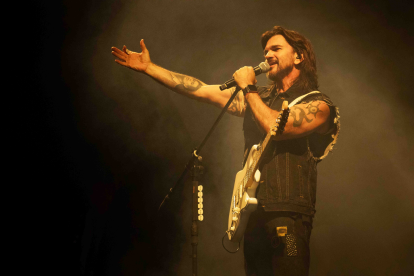 Juanes tiene 52 años.