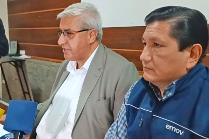Referencia. Darío Ordóñez (izq), gerente de la EMOV, desmintió la denuncia.