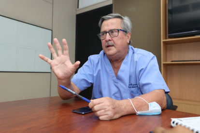 El médico Roberto Gilbert Febres-Cordero correrá para asambleísta alterno en 2025.