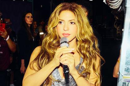 Shakira promociona "Soltera", su nueva canción.