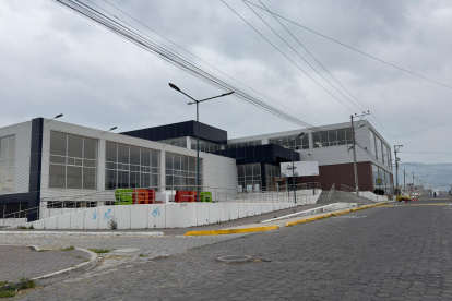 En la imagen, la infraestructura que dio vida al mercado y ahora será una extensión de la Universidad Técnica de Cotopaxi.