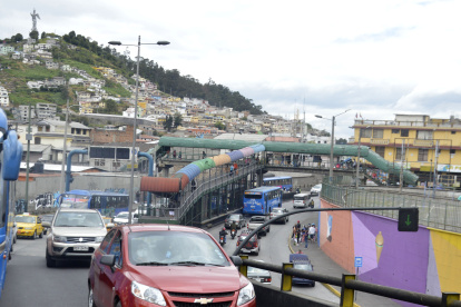 El Pico y Placa funciona de lunes a viernes en dos horarios. No está vigente los fines de semana.