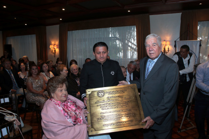Arcadio Arosemena Gallardo  y  Carmen Robles de Arosemena fueron reconocidos por su visión de crear y promover el Jardín Botáncio de Guayaquil” y, como familia, por “su labor de preservar este legado para la ciudad”.