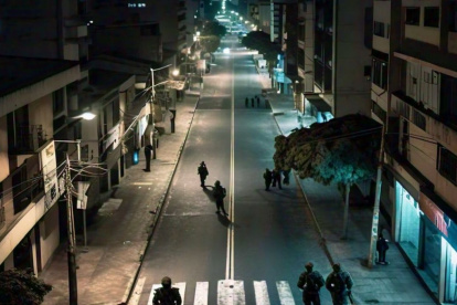 Referencial. El toque de queda que acompañará los apagones en todo el país durante la madrugada, será en solo seis provincias de Ecuador