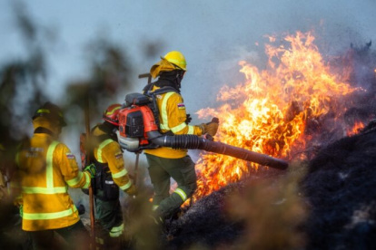 Los bomberos realizaban un monitoreo en el sector del puente de El Chiche este 17 de septiembre de 2024.