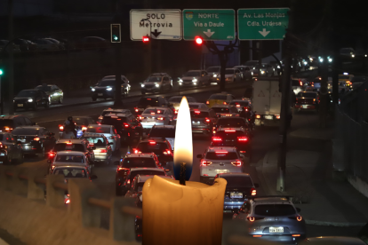 El apagón nocturno arrancará a las 22 horas de este 18 de septiembre. Los guayaquileños se apuran por llegar a casa.