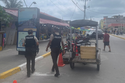 Policía busca a la menor desaparecida en Atacames.