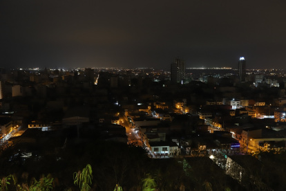 A las 00:30 de este jueves 19 de septiembre, varios sectores del centro de Guayaquil sufrieron cortes de energía eléctrica.