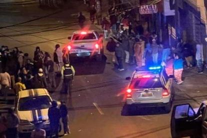 Hombres dispararon en una peluquería de la Pisulí.