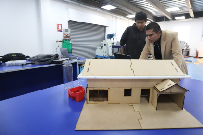 El proyecto diseñó una estructura para recolectar el agua lluvia en las viviendas, que incluye sistemas tecnológicos.