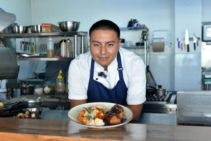 Daniel Iza innova con sus platillos.