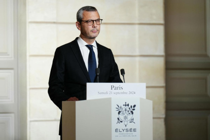El secretario general del Palacio del Elíseo, Alexis Kohler, anuncia la lista de ministros recién nombrados para el nuevo gobierno francés.