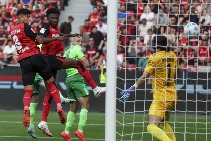 Piero Hincapié marcó su tanto de cabeza tras un tiro de esquina.