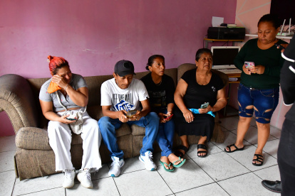 Familiares de Solange Piguave Bohórquez están consternados. Sus restos son velados en la casa de una tía.