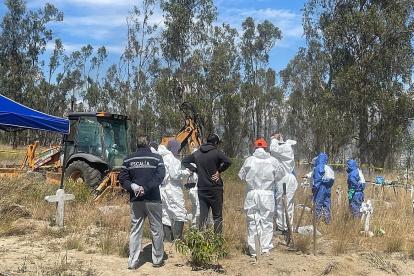 Según las autoridades, la exhumación es parte de la búsqueda de personas reportadas como desaparecidas.